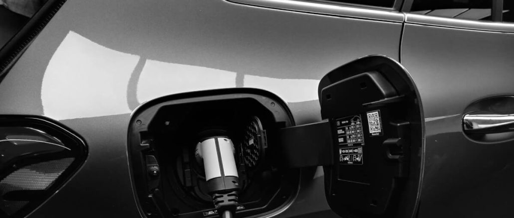 Laddhybrider – ett tecken på förändring i övergången till elbilar illustration